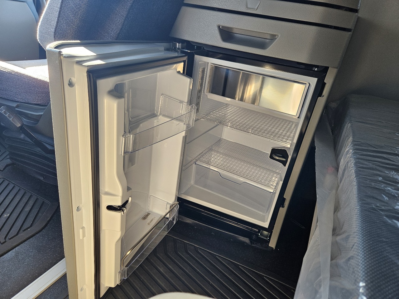 2026 Volvo VNL 860 - image 11