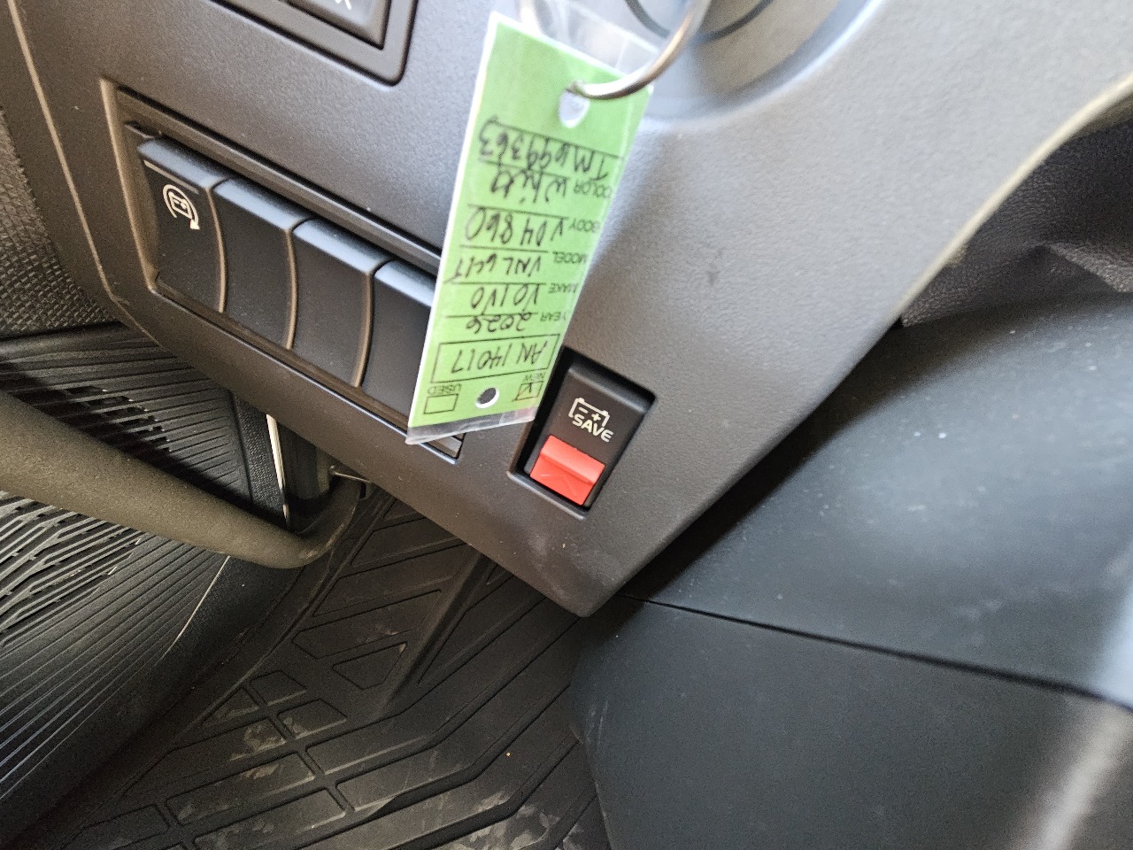 2026 Volvo VNL 860 - image 13