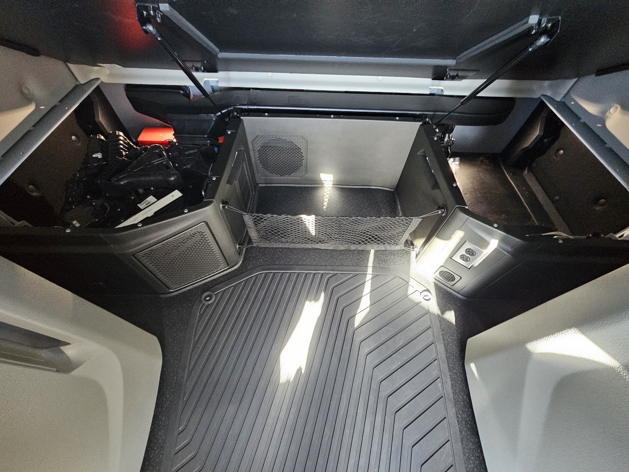 2026 Volvo VNL 860 - image 15