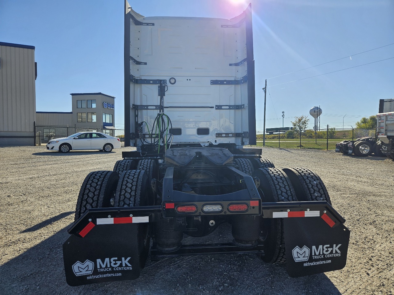 2026 Volvo VNL 860 - image 4