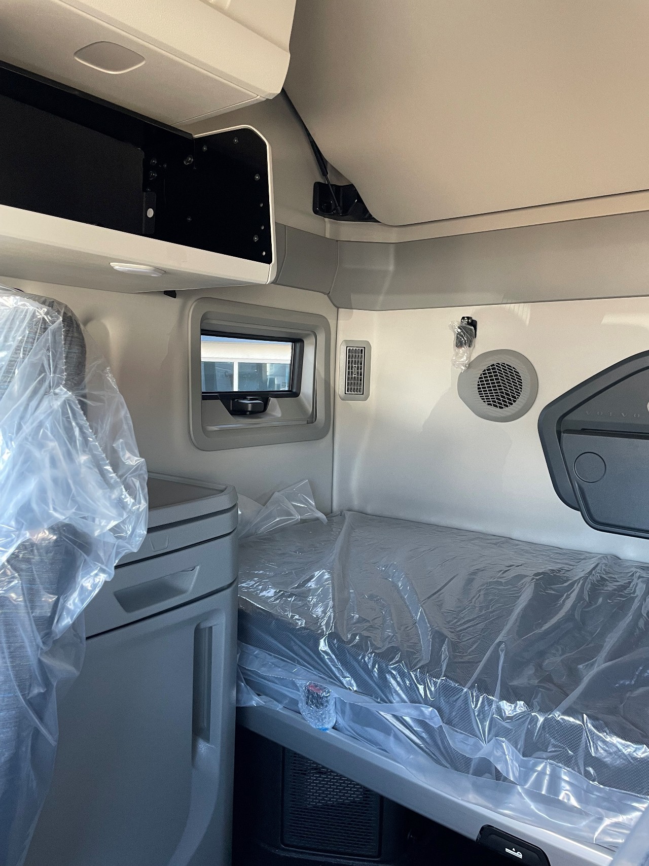 2026 Volvo - image 5