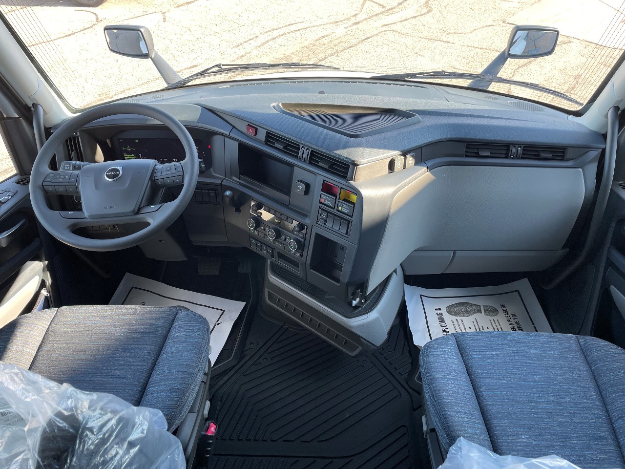 2026 Volvo - image 8