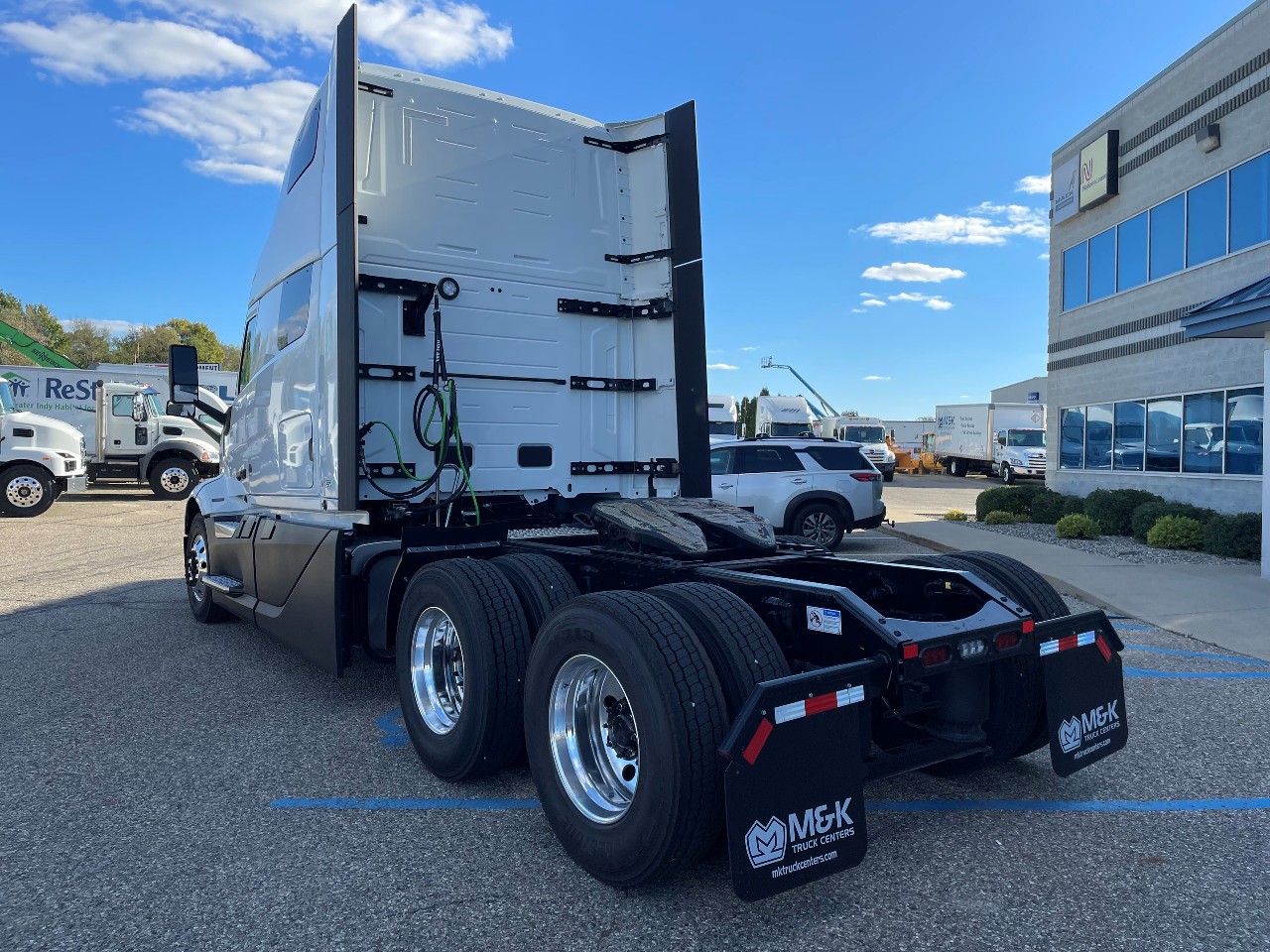 2026 Volvo - image 4