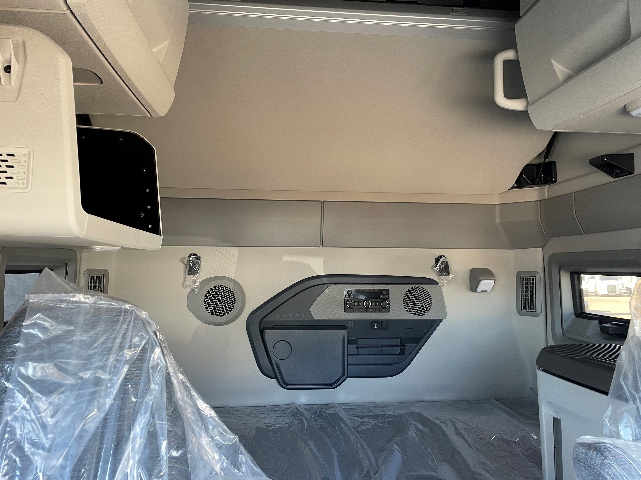 2026 Volvo - image 6