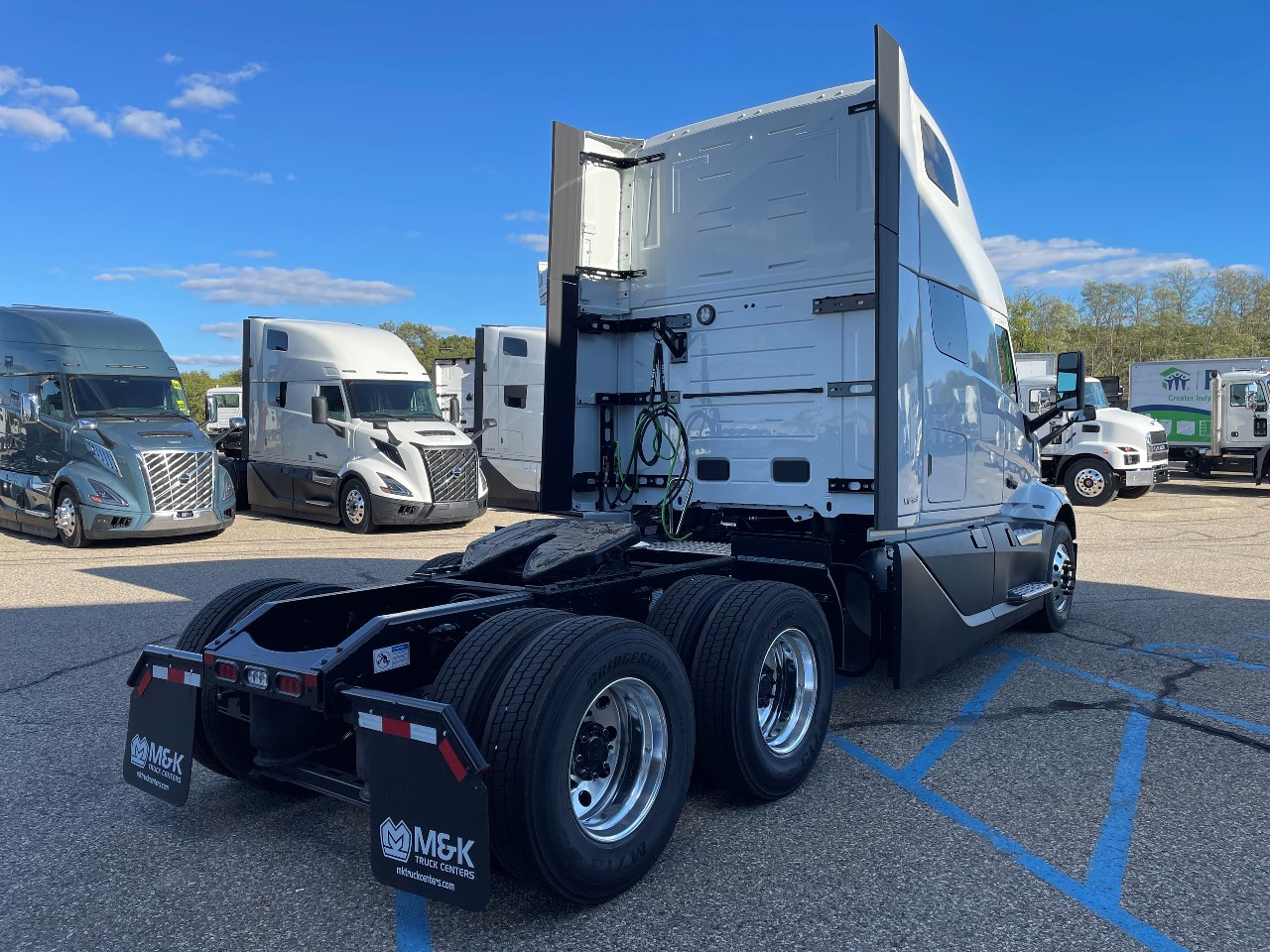 2026 Volvo - image 3