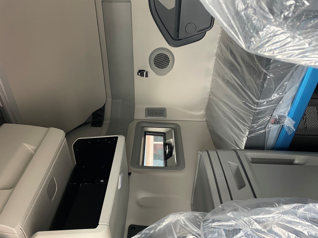 2026 Volvo - image 5