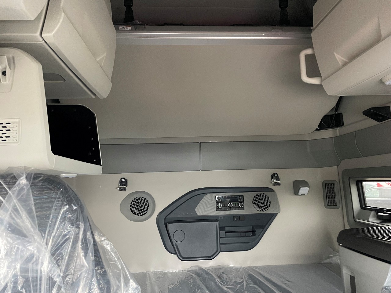 2026 Volvo - image 6