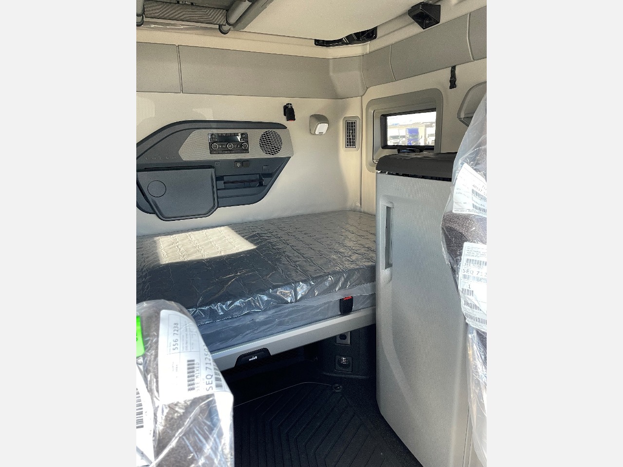 2026 Volvo - image 7