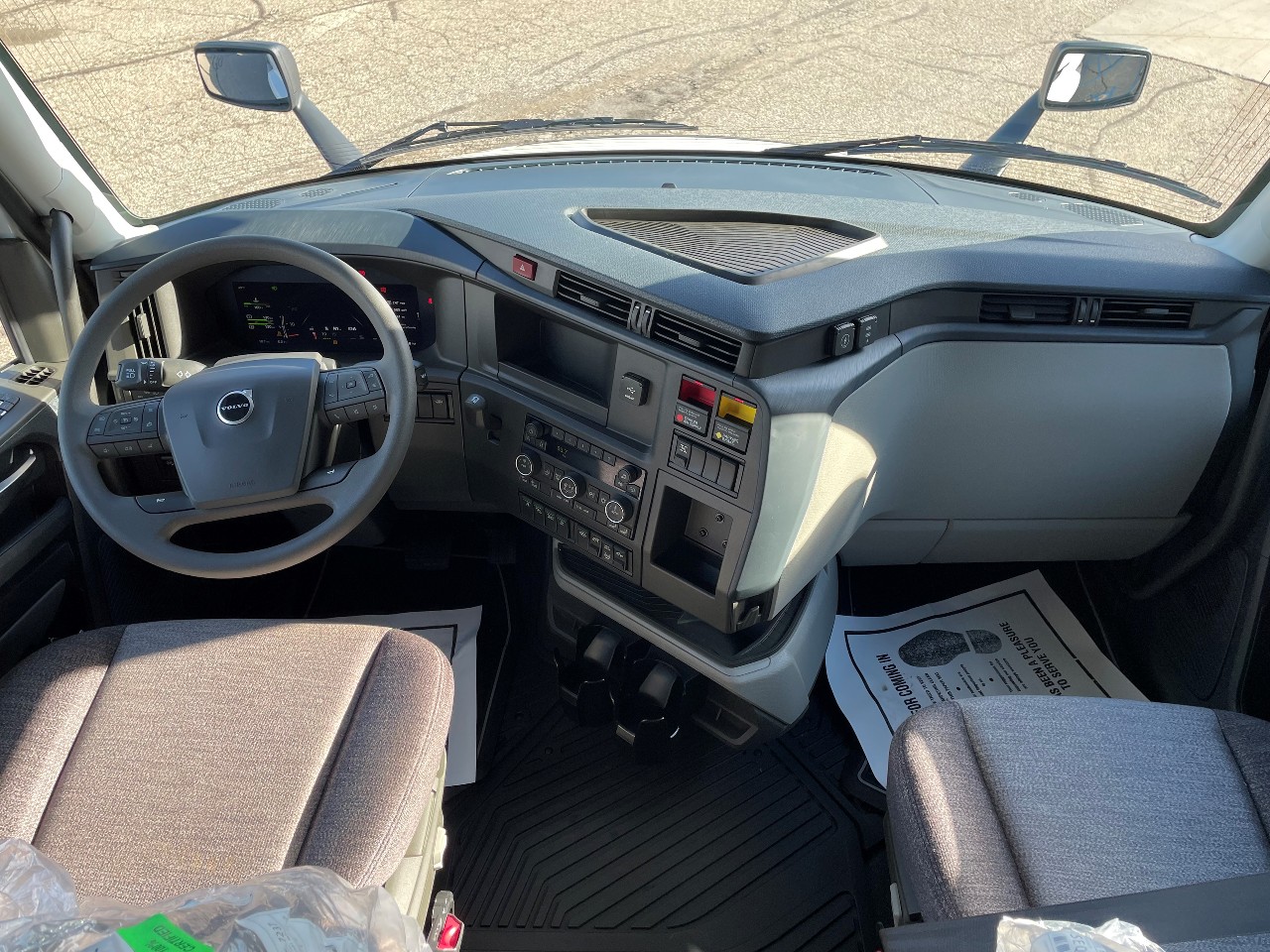 2026 Volvo - image 8