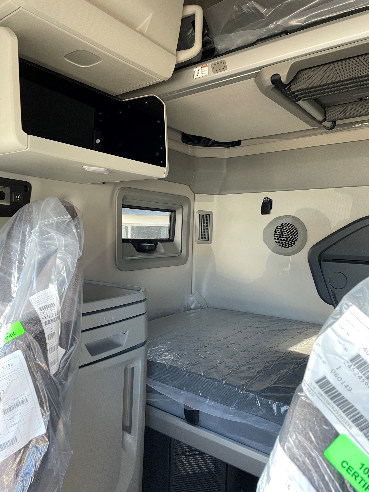 2026 Volvo - image 5