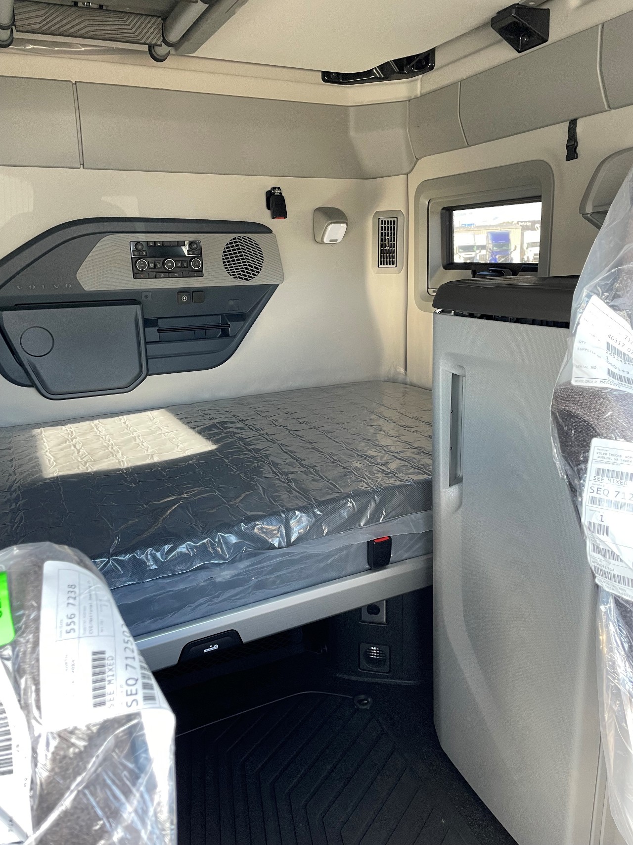 2026 Volvo - image 7