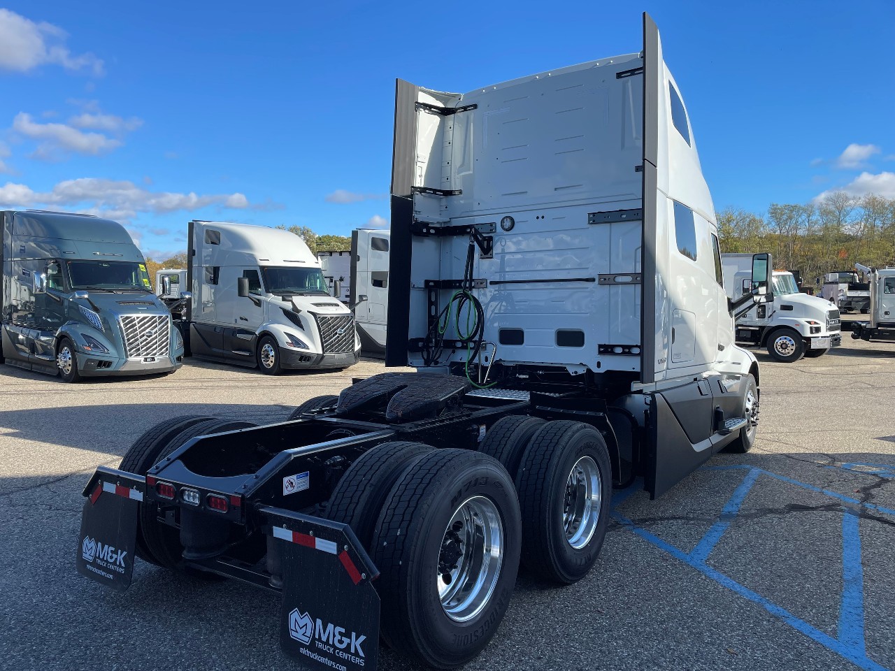 2026 Volvo - image 3