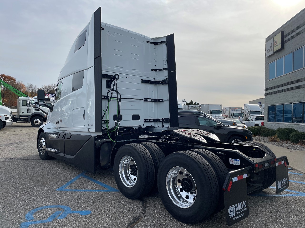 2026 Volvo - image 4