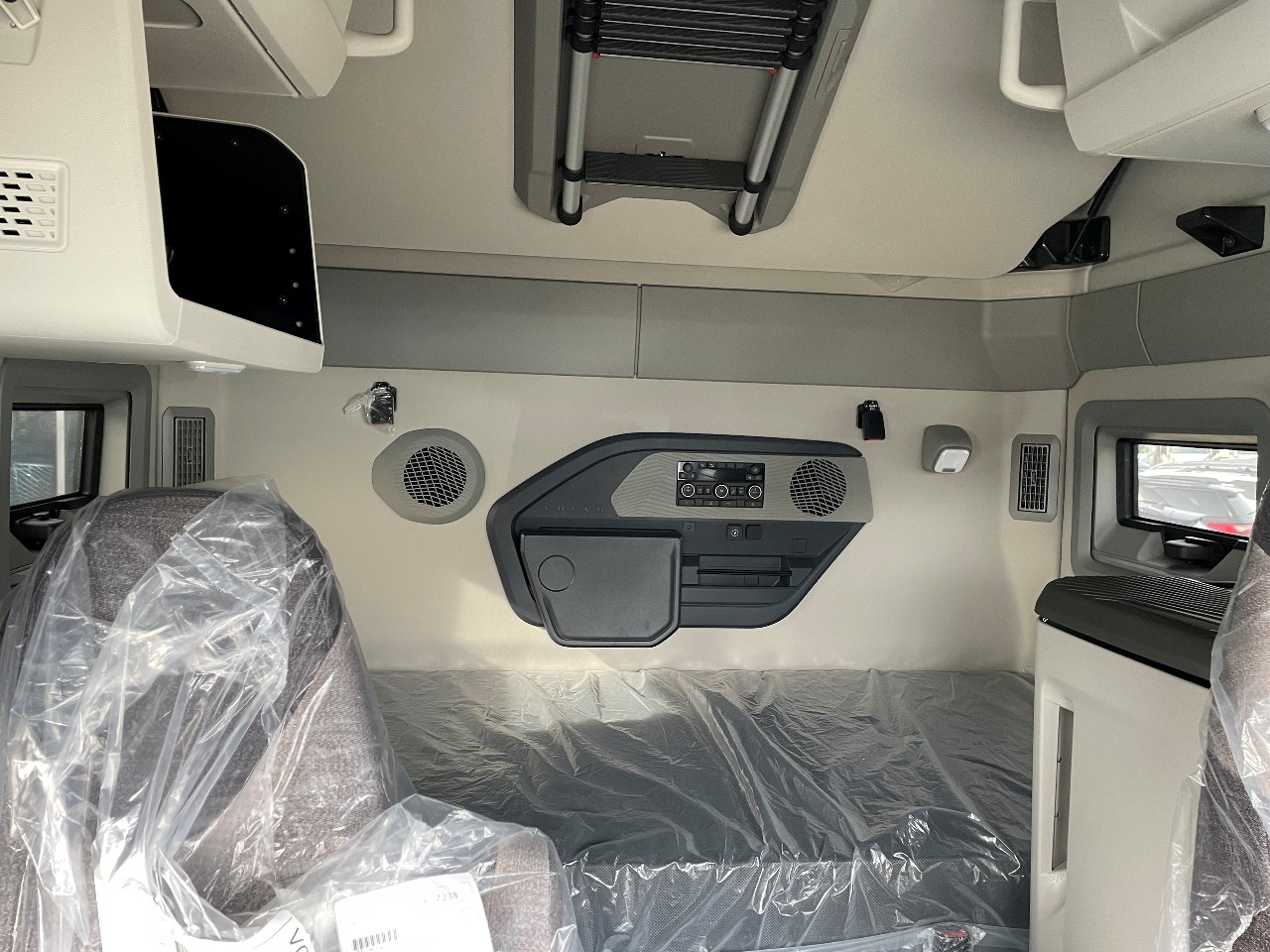 2026 Volvo - image 6