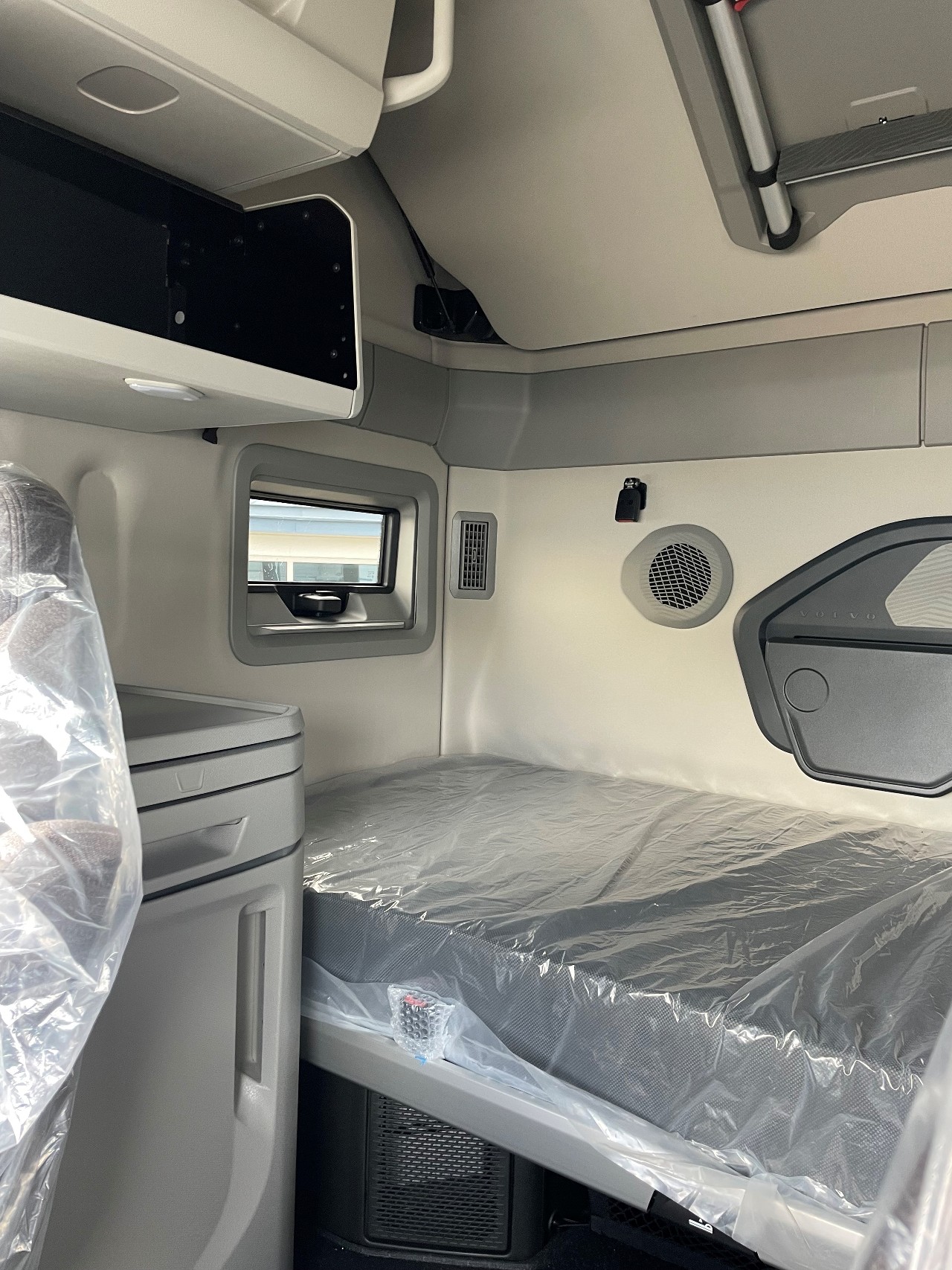 2026 Volvo - image 5