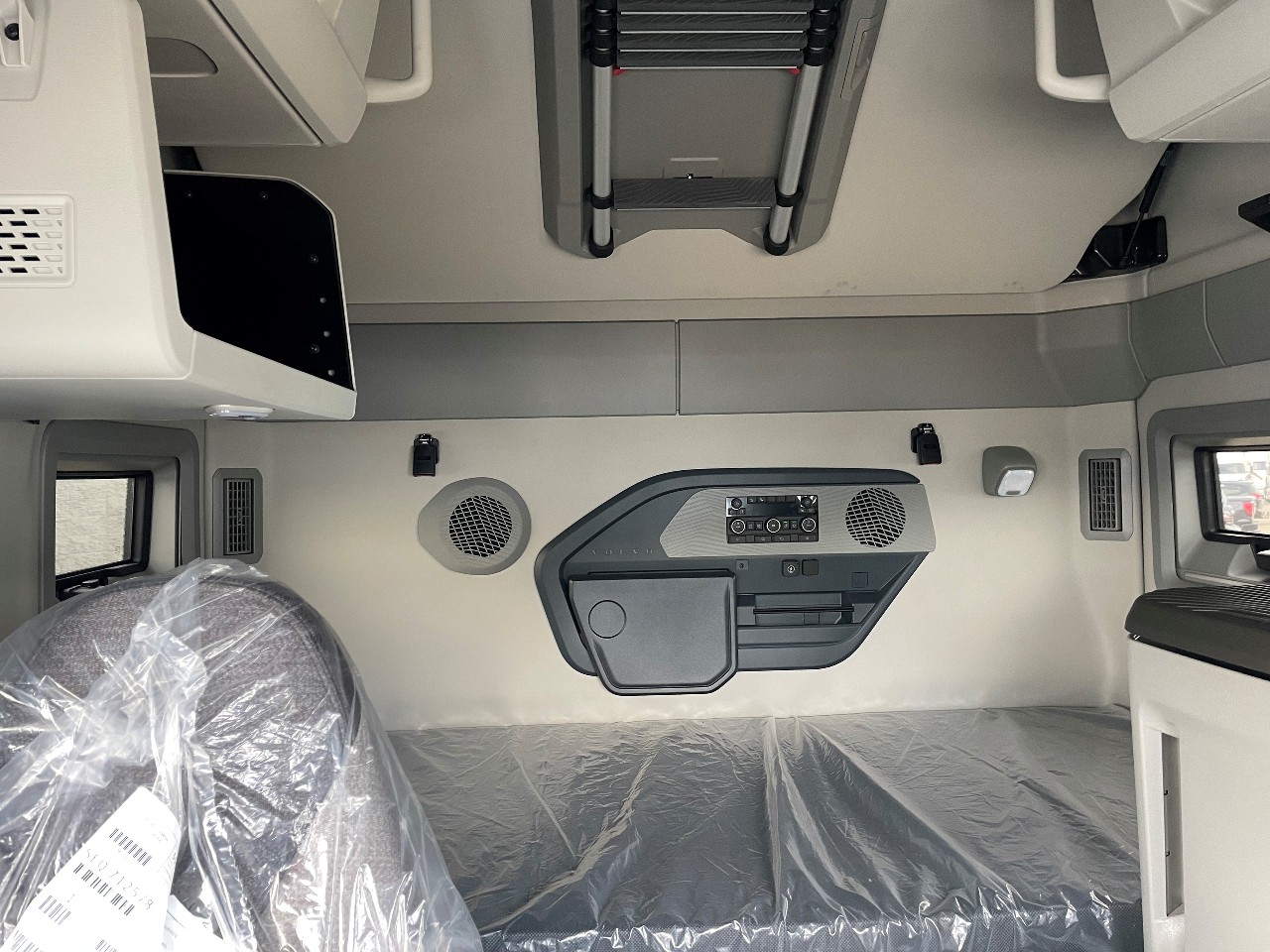 2026 Volvo - image 6