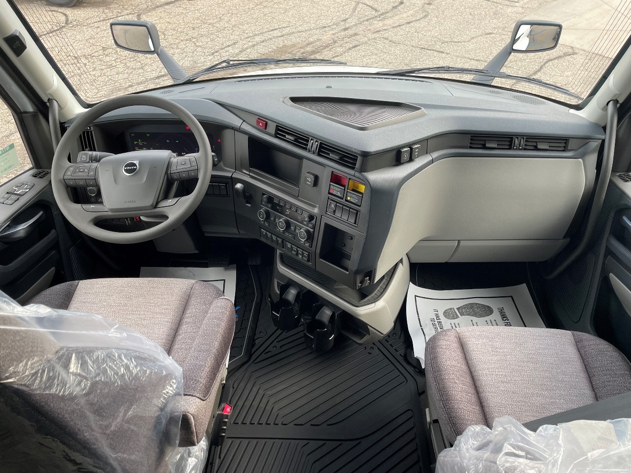 2026 Volvo - image 8