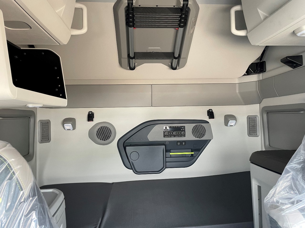 2026 Volvo - image 6