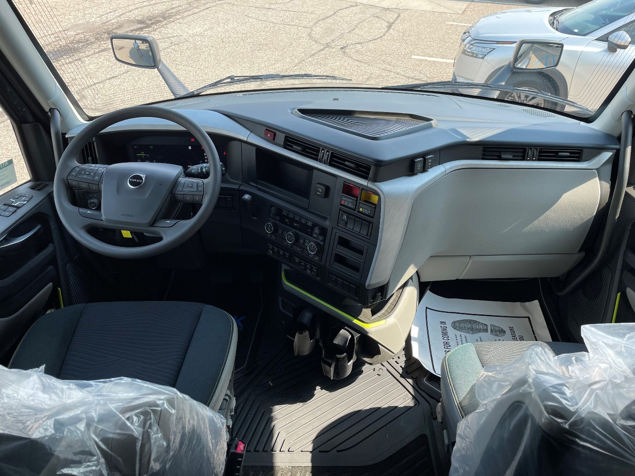 2026 Volvo - image 8