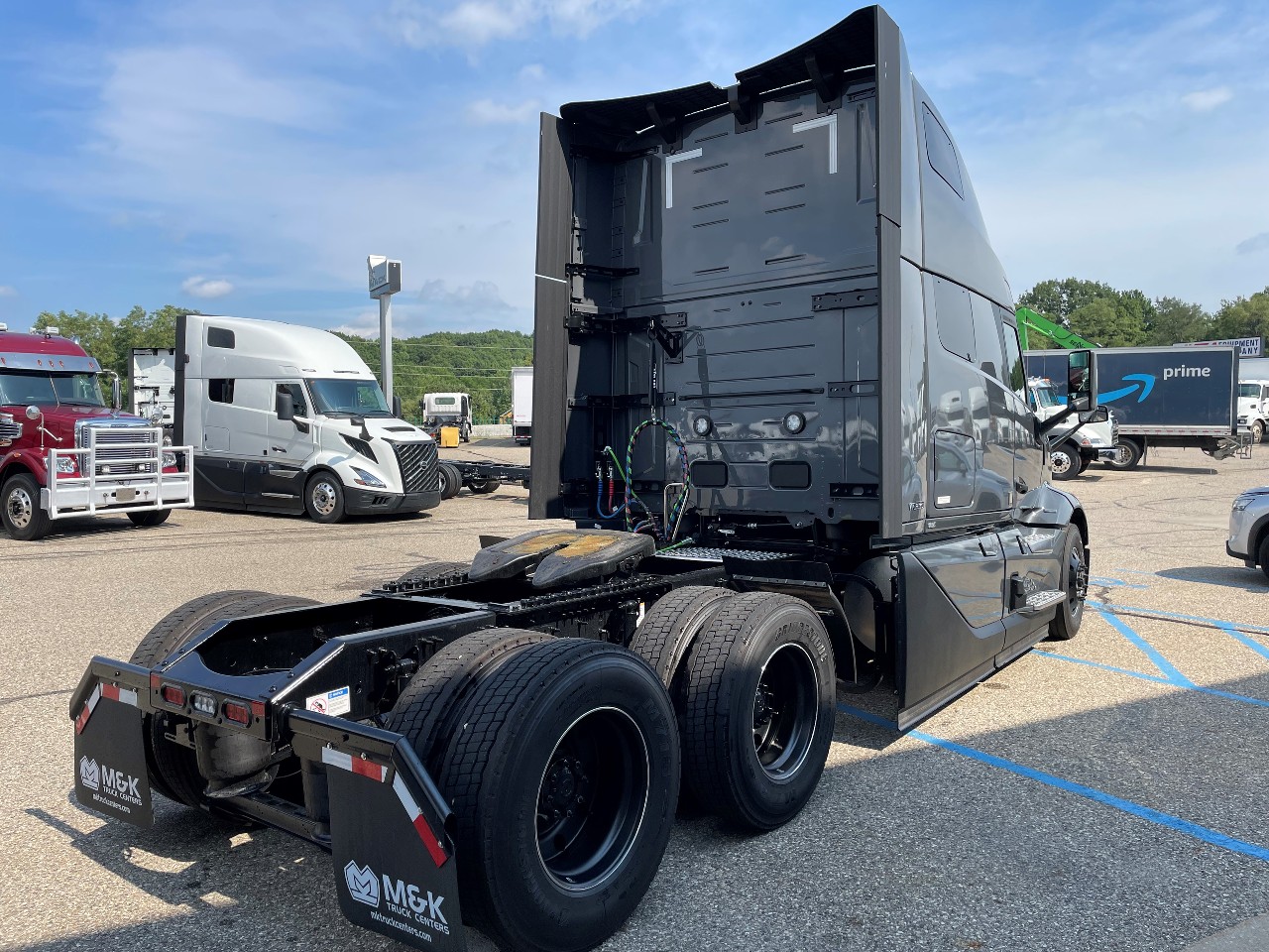 2026 Volvo - image 3