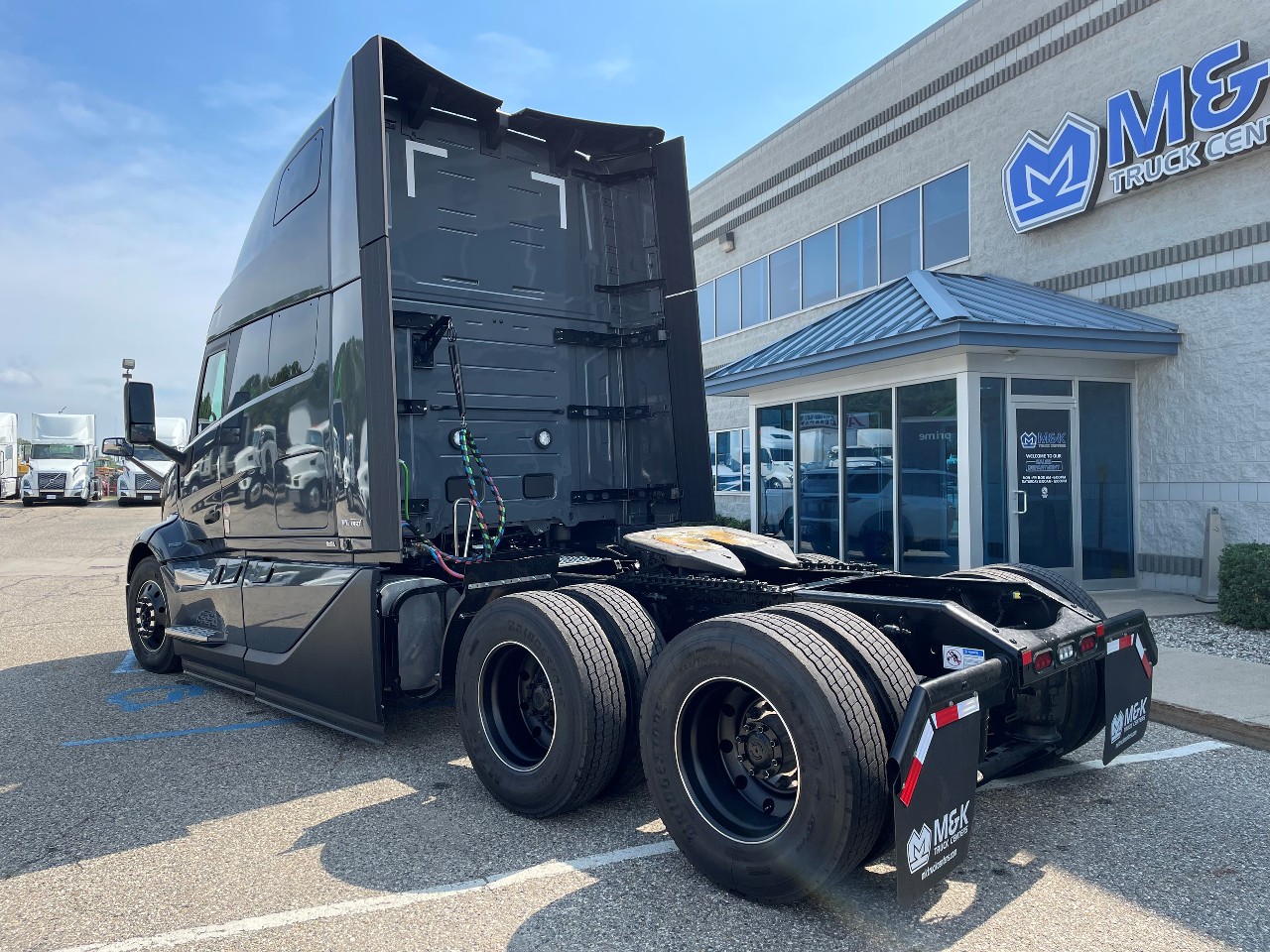 2026 Volvo - image 4