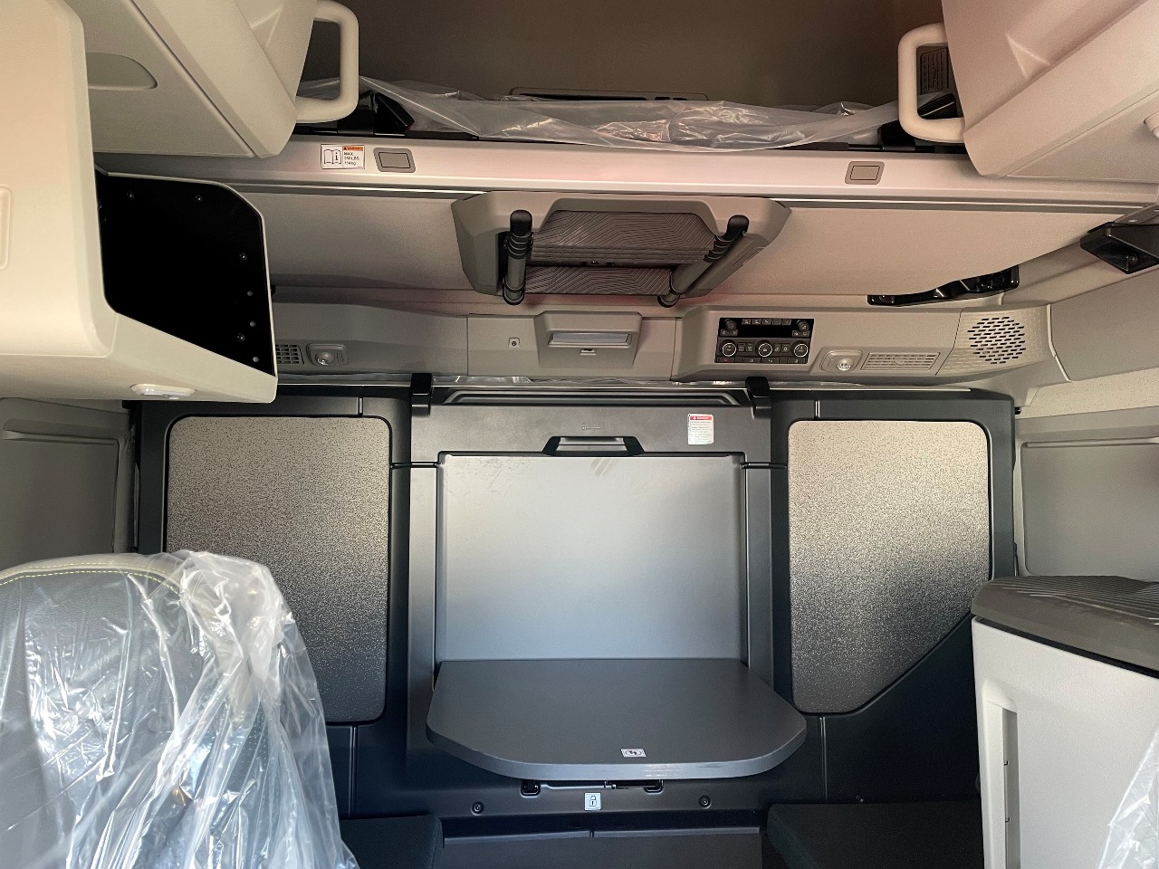 2026 Volvo - image 6