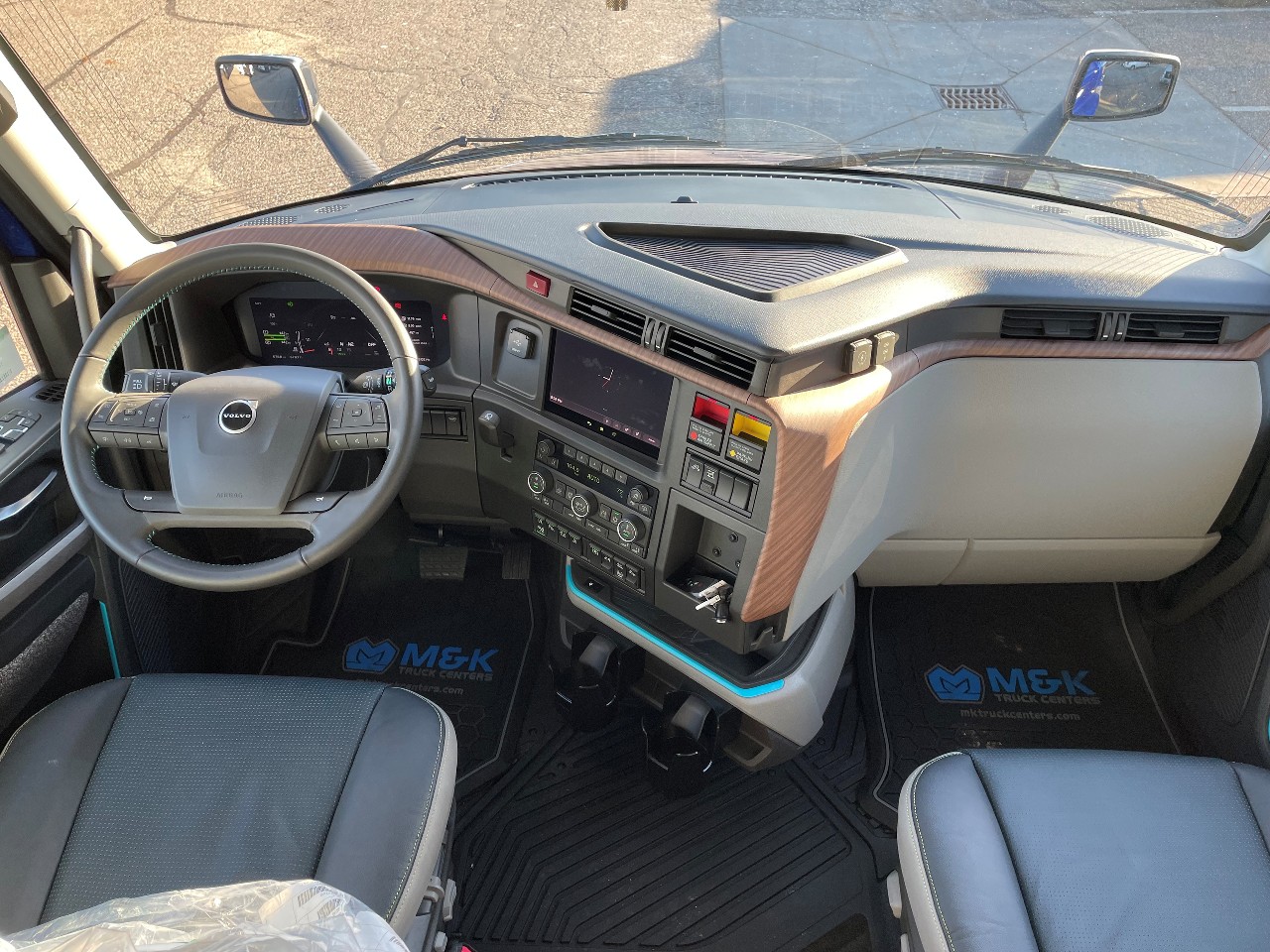 2026 Volvo - image 9