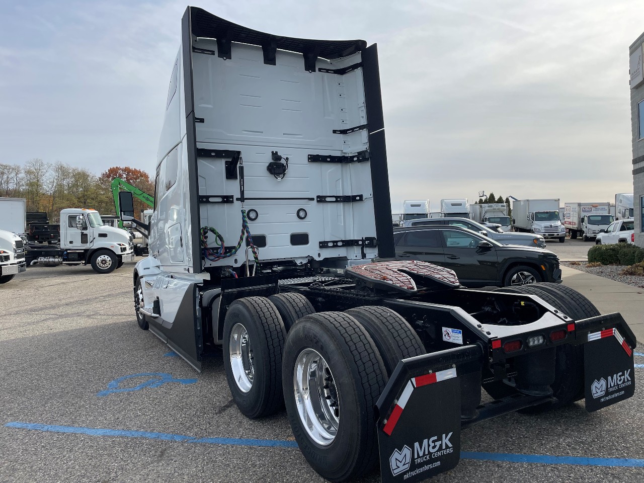 2026 Volvo - image 4