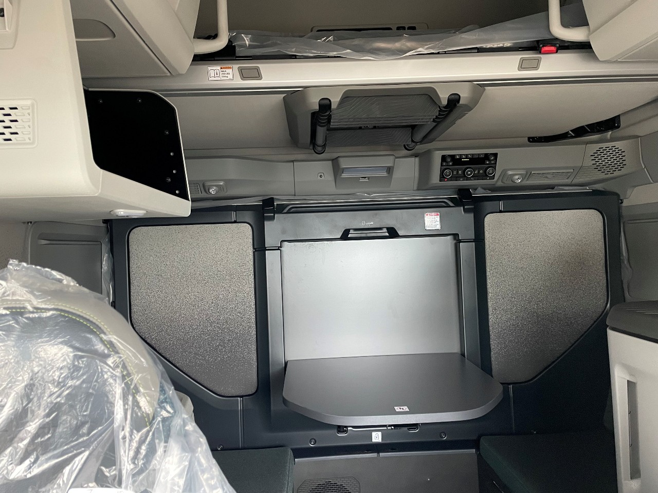 2026 Volvo - image 6