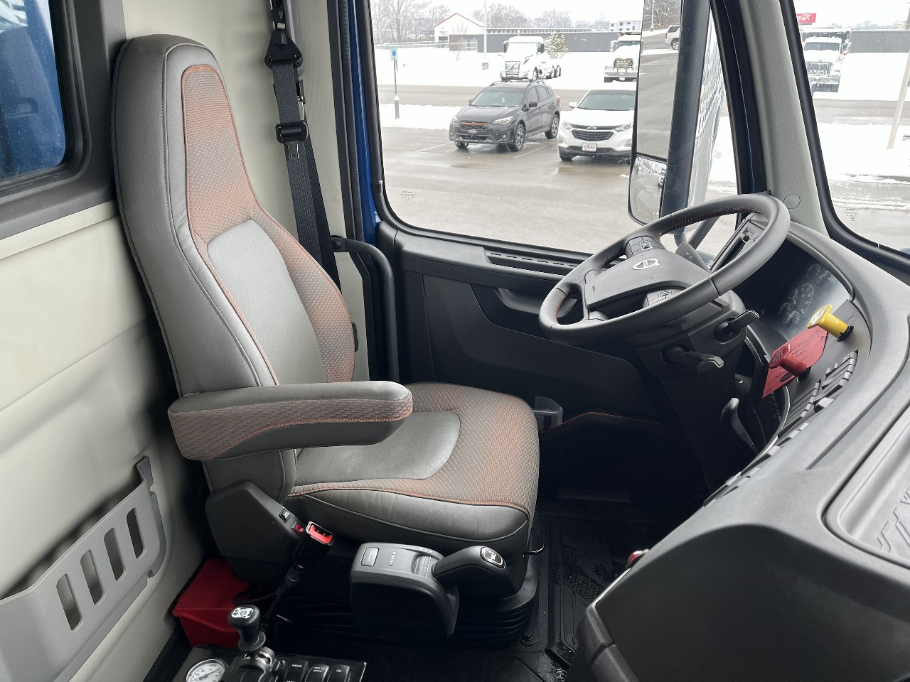 2026 Volvo - image 13