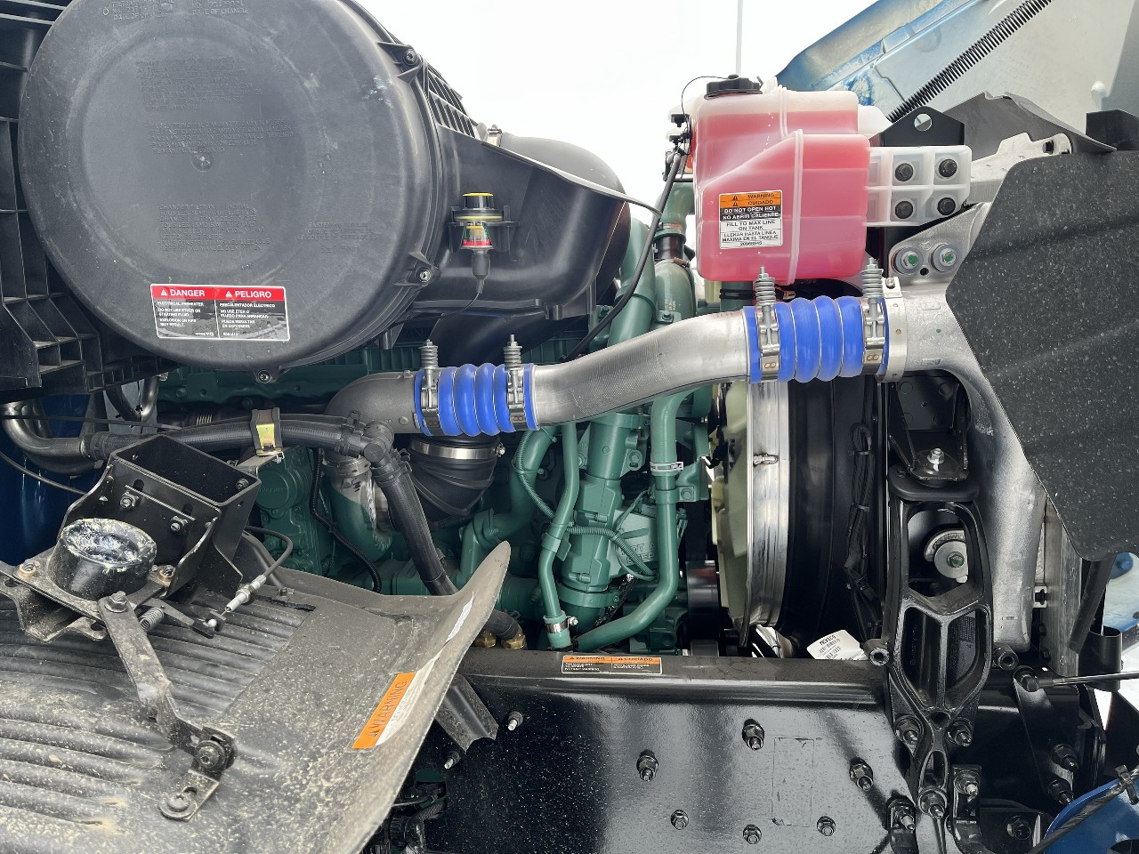 2026 Volvo - image 15