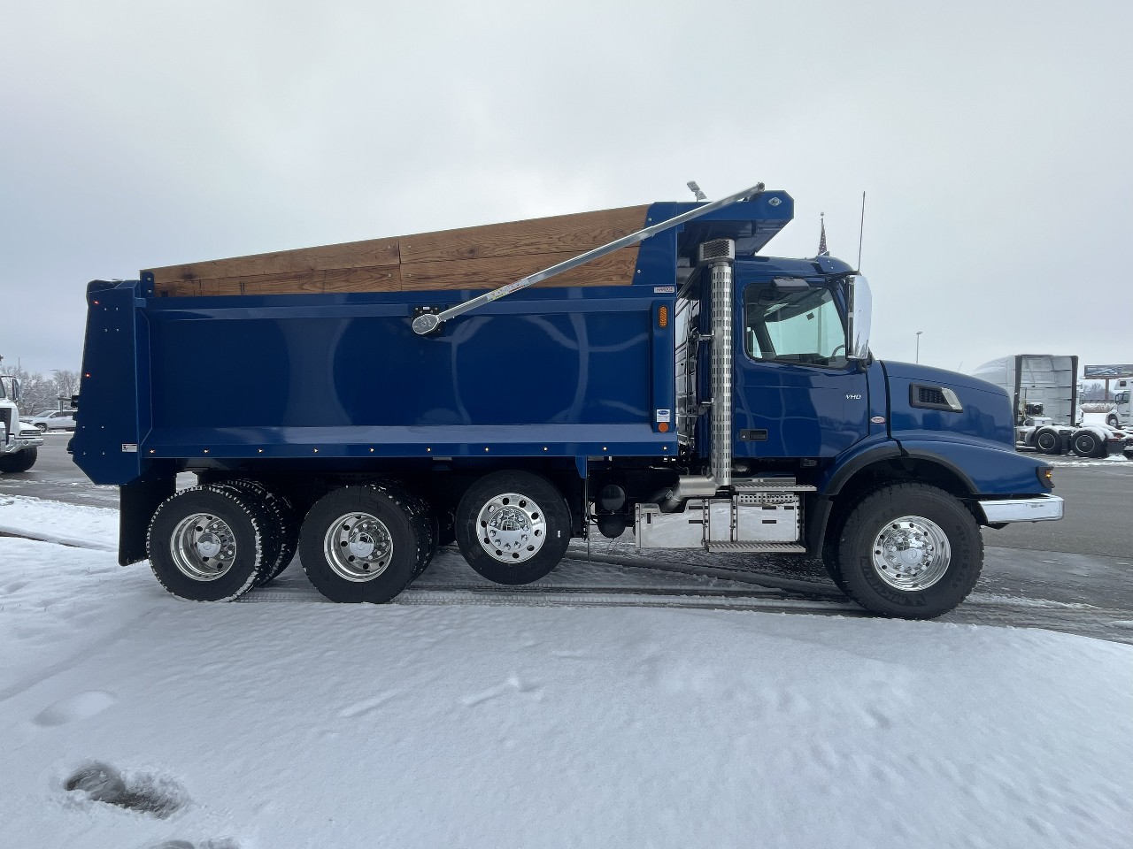 2026 Volvo - image 4