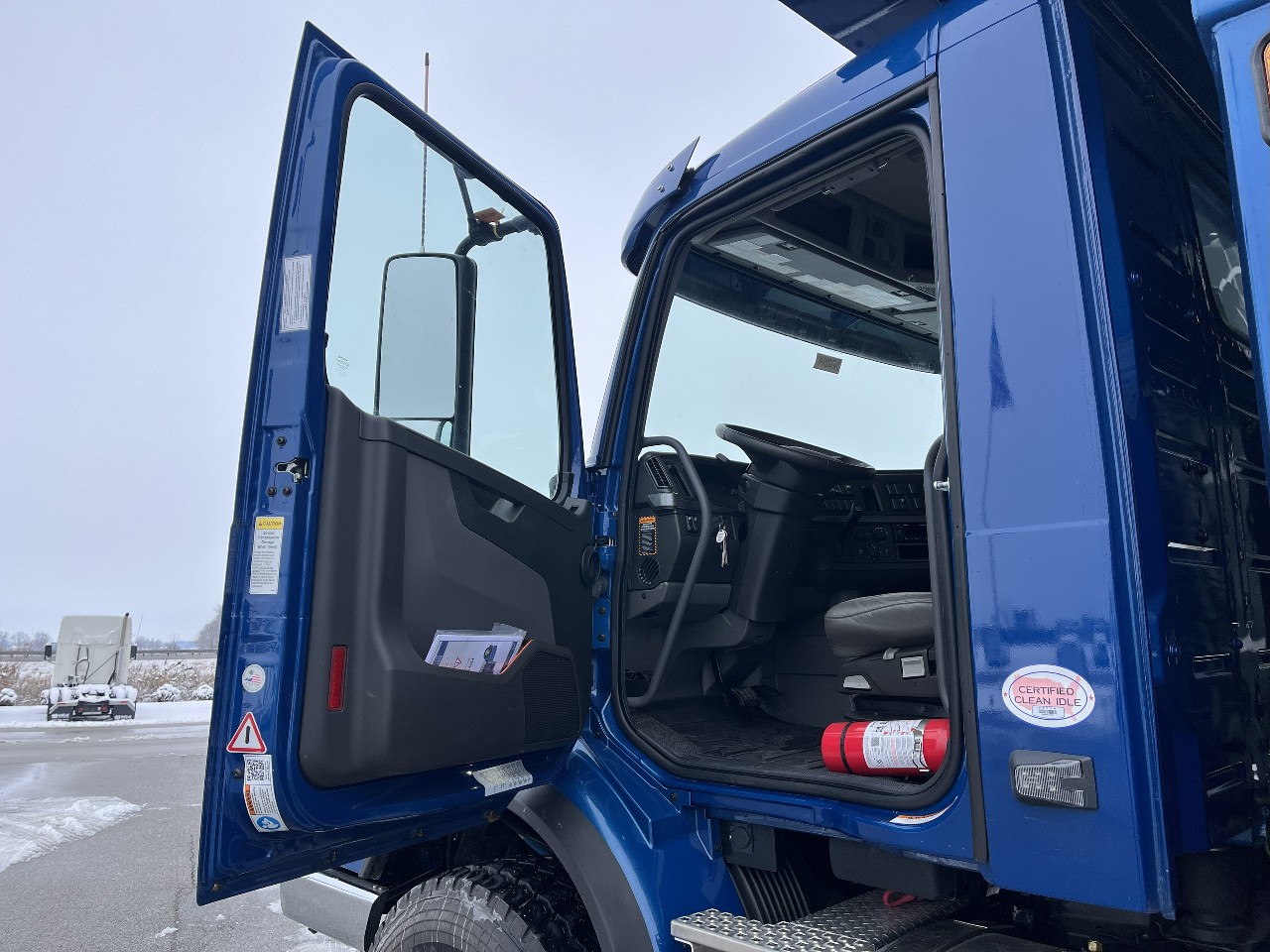 2026 Volvo - image 9