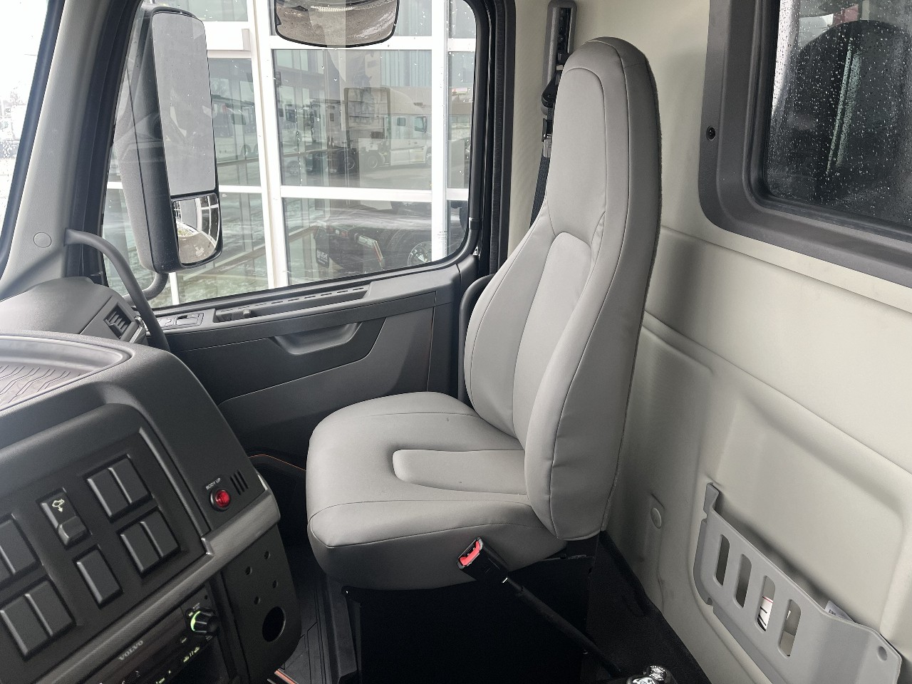 2026 Volvo - image 11