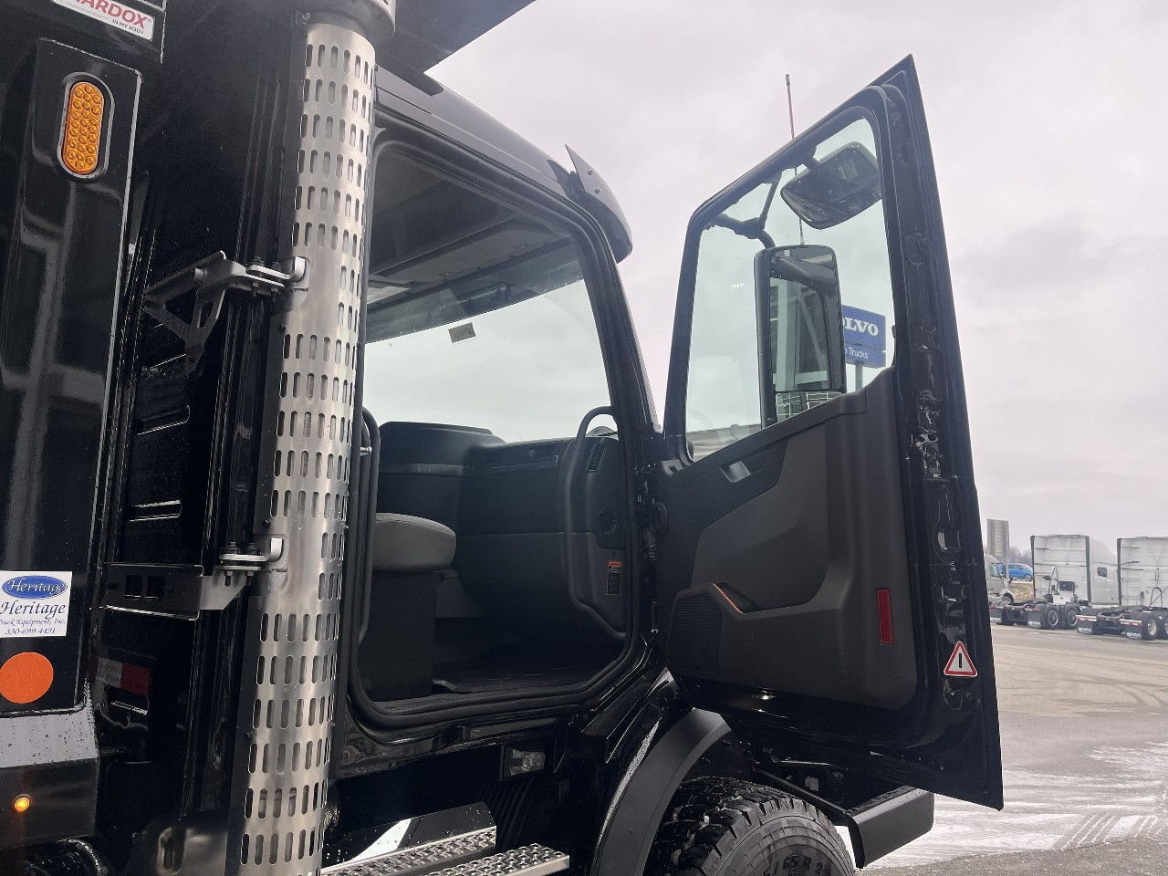 2026 Volvo - image 13