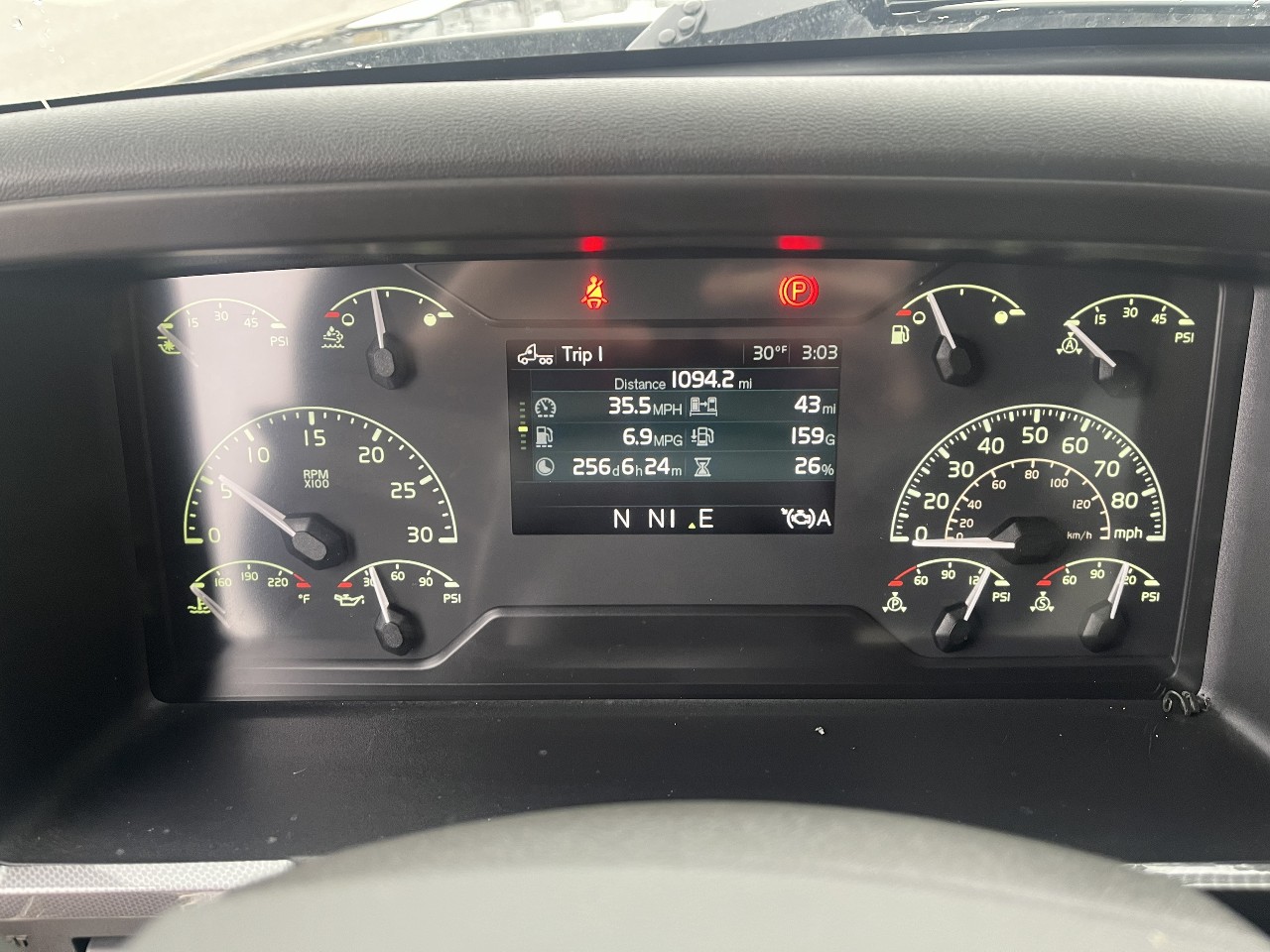 2026 Volvo - image 9