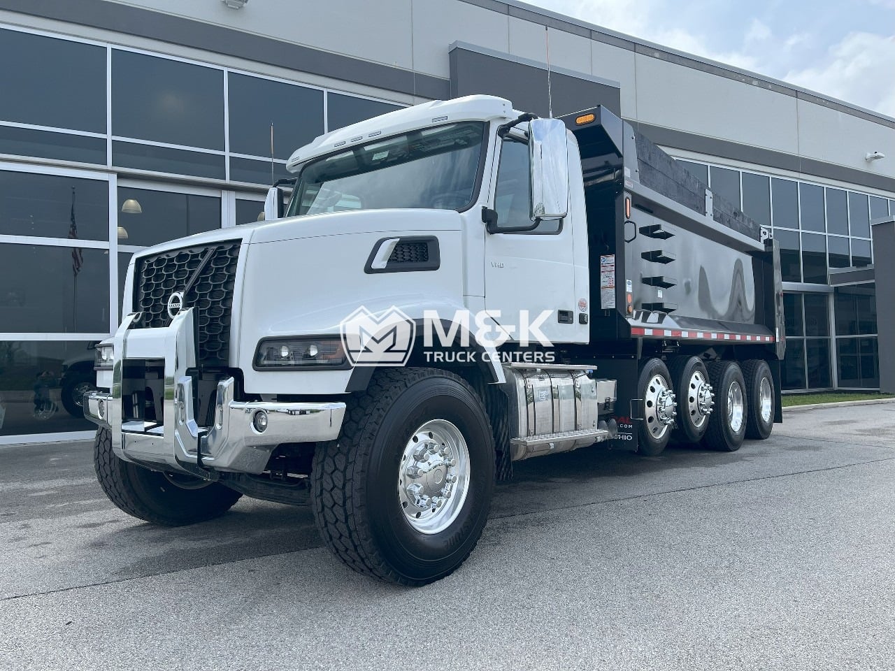 2025 Volvo - image 1