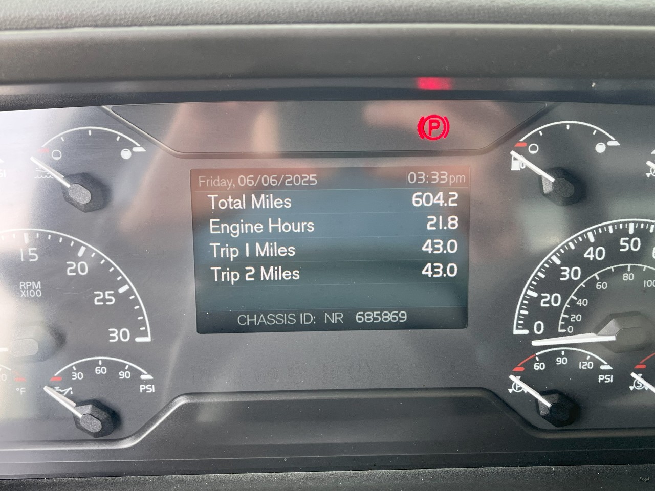 2025 Volvo - image 11