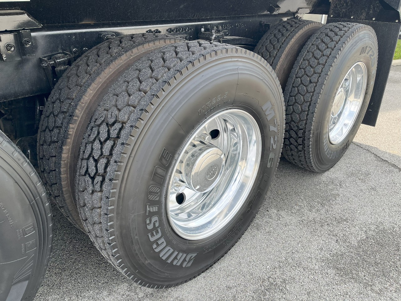 2025 Volvo - image 7