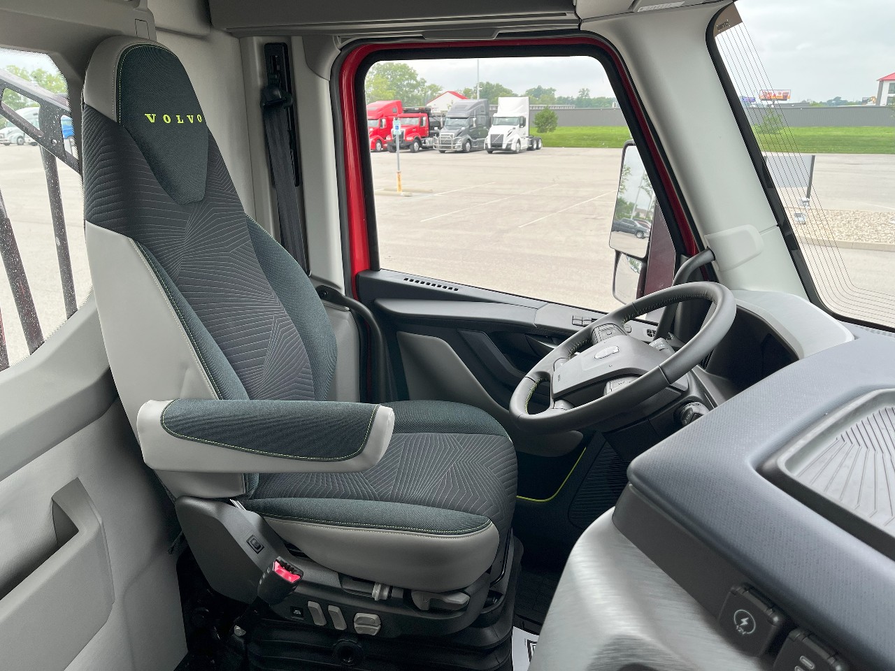 2026 Volvo - image 11