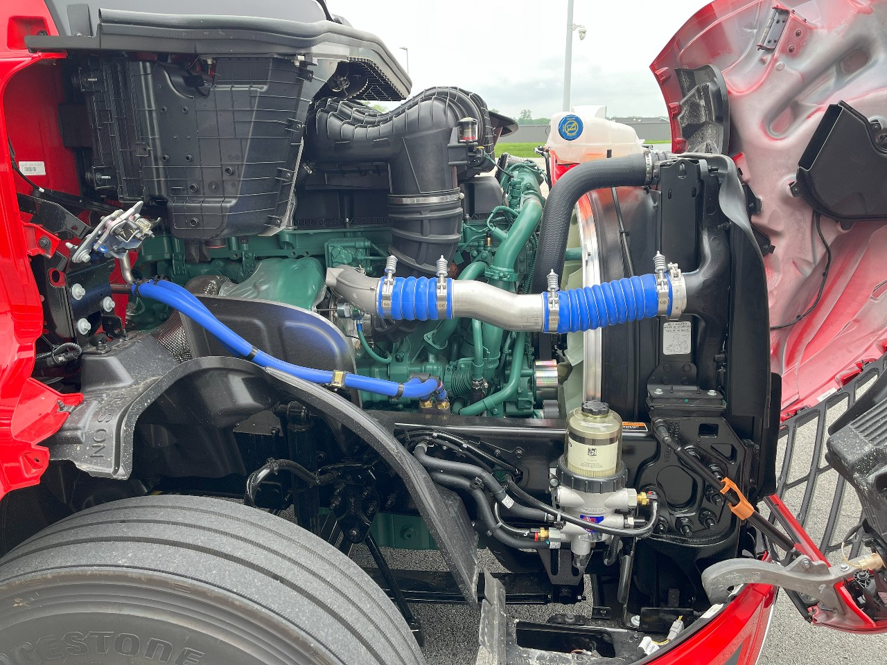 2026 Volvo - image 13