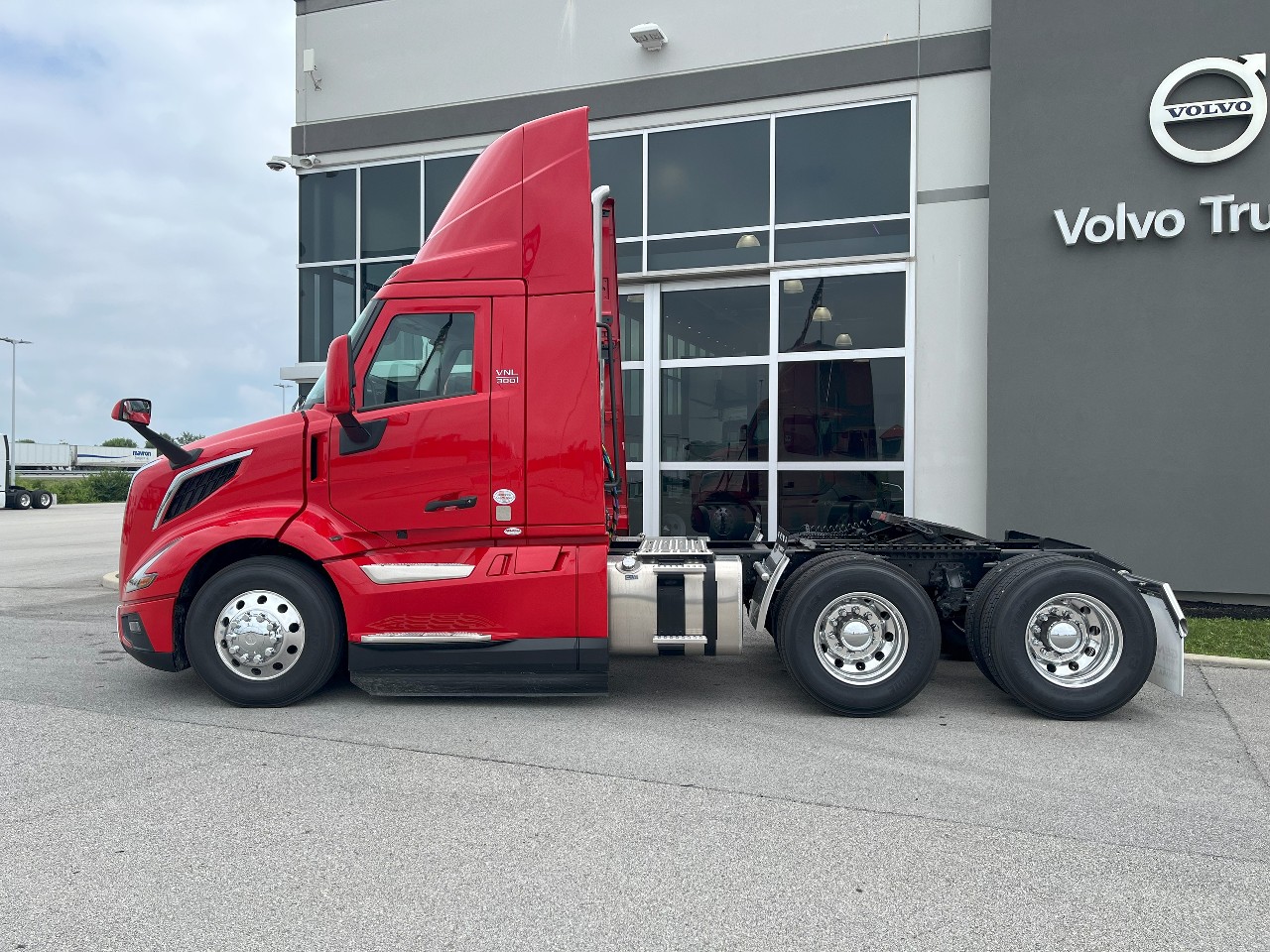 2026 Volvo - image 5