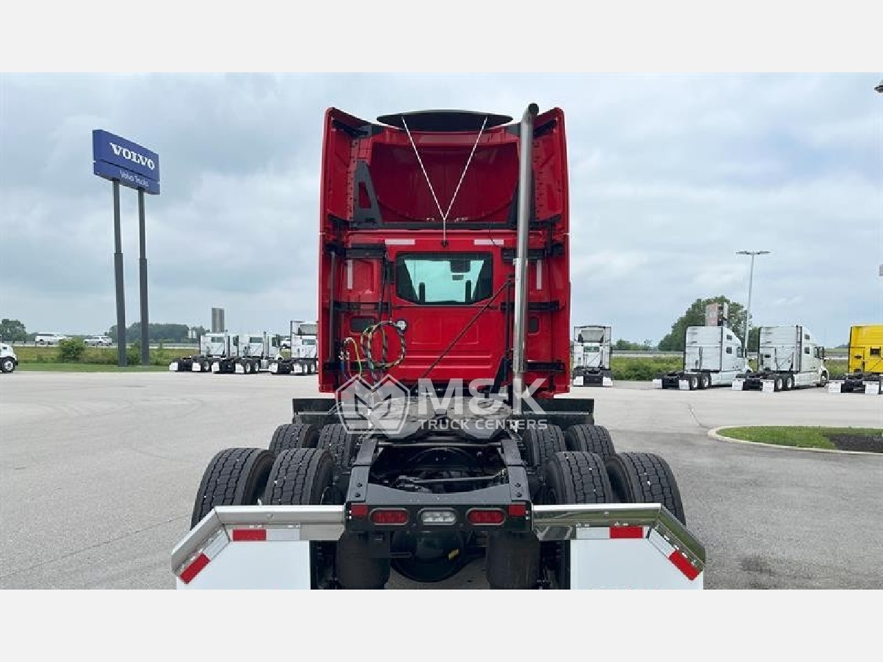 2026 Volvo - image 6