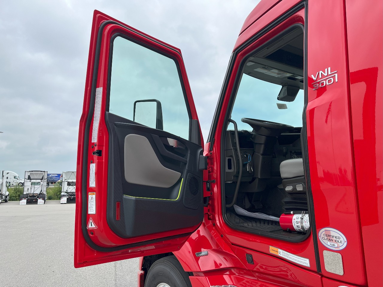 2026 Volvo - image 7