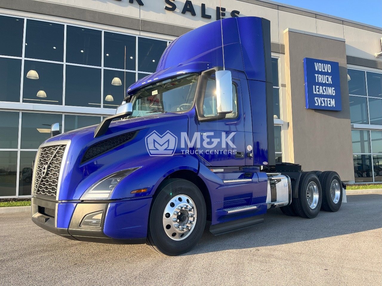 2025 Volvo - image 1