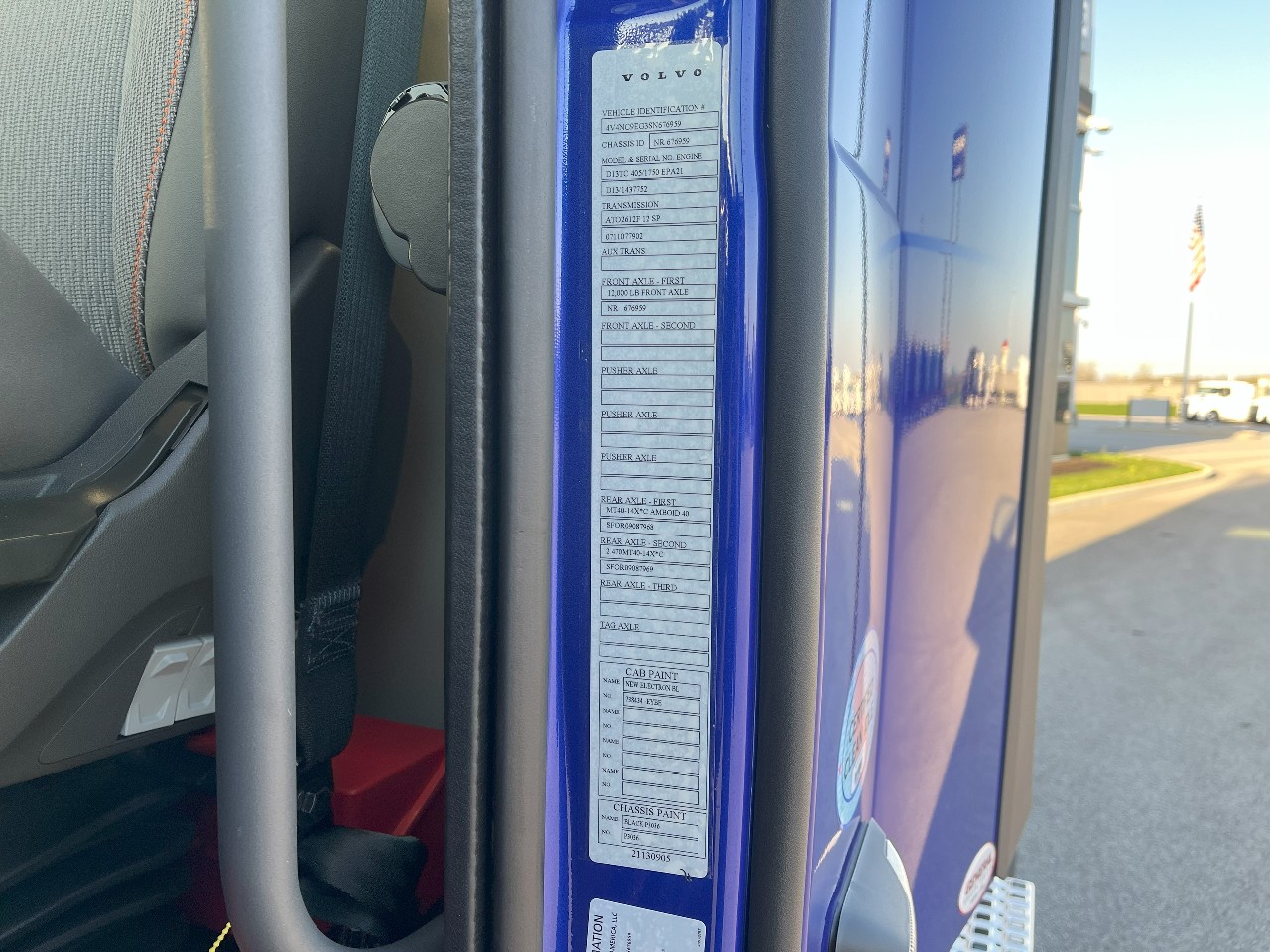 2025 Volvo - image 10