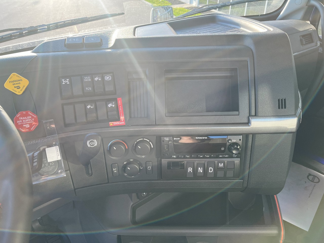 2025 Volvo - image 12