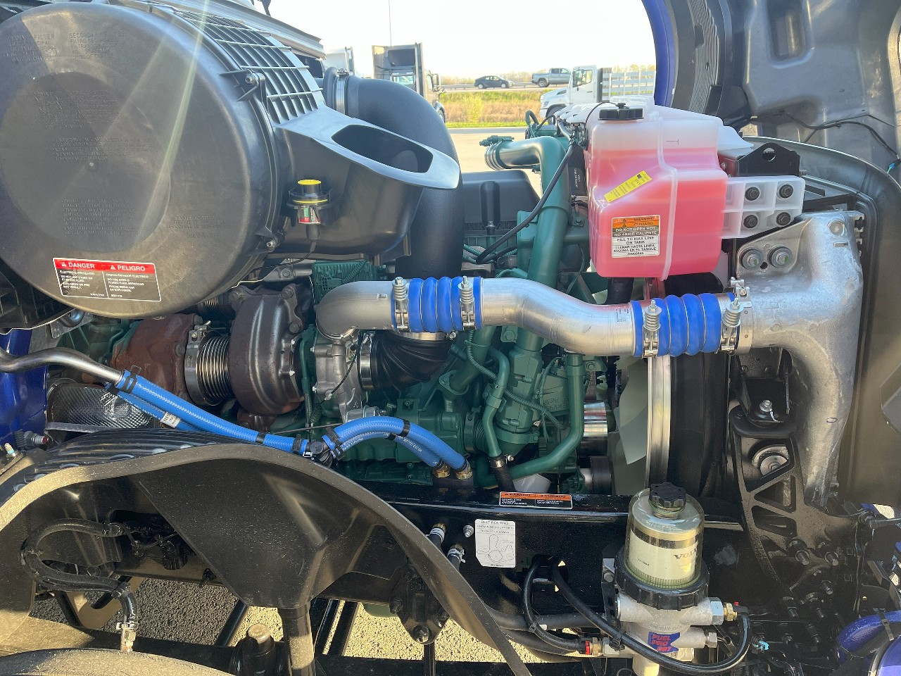 2025 Volvo - image 16