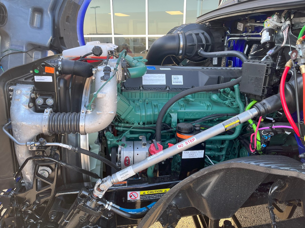 2025 Volvo - image 17