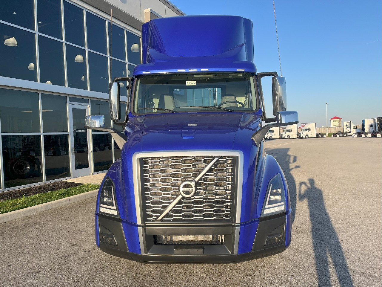 2025 Volvo - image 2